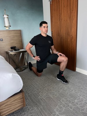 A 10-Minute Hotel Room Mobility Workout That’ll Make You Feel *So* Good After a Long Day of Travel